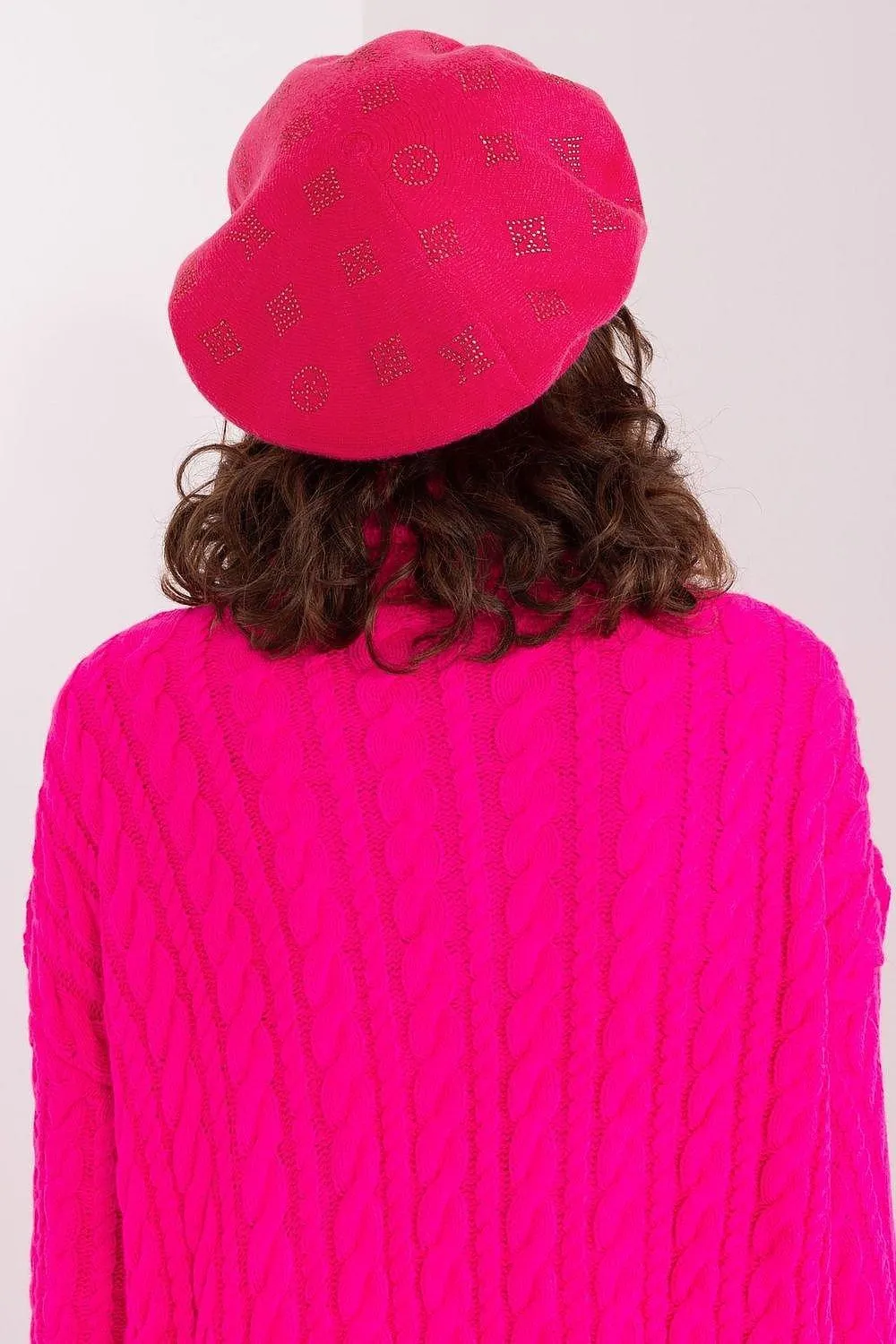 AT Knitted beret with interesting rhinestone application.