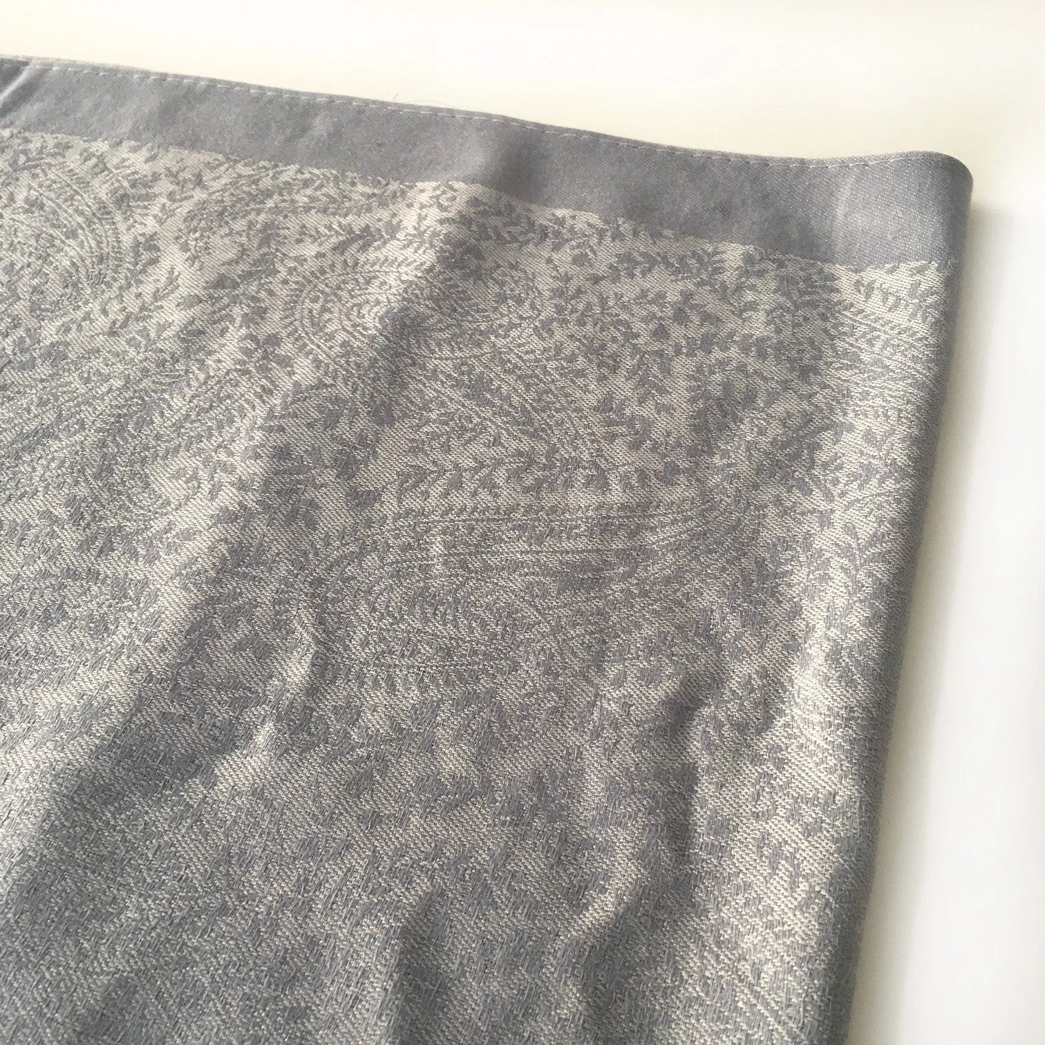 SILVER GREY PAISLEY PRINT REVERSIBLE PASHMINA SHAWL SCARF